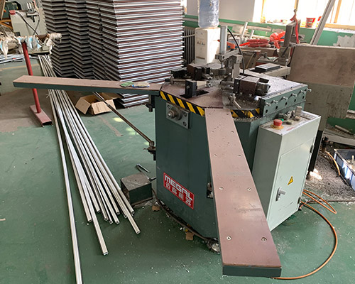 斷橋鋁設(shè)備