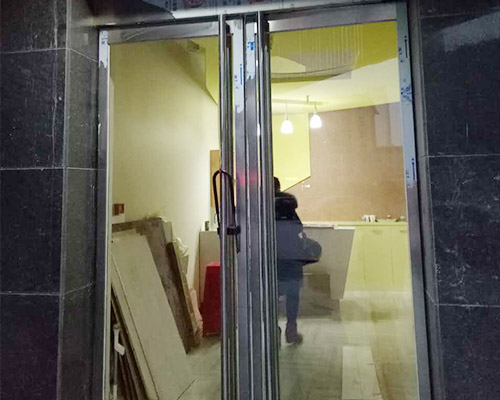 玻璃地簧門(mén)