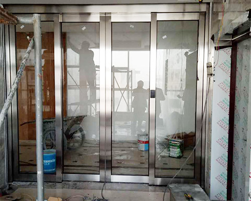 不銹鋼有框玻璃地簧門(mén)